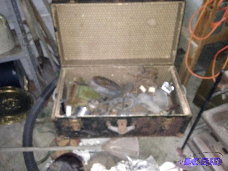 lot 235 image: TRUNK FULL OF OLD TOOLS AND OTHER ITEMS