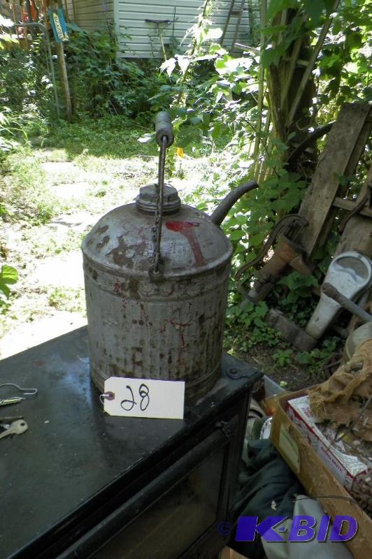 lot 28 image: Old Oil Water Can No Markings