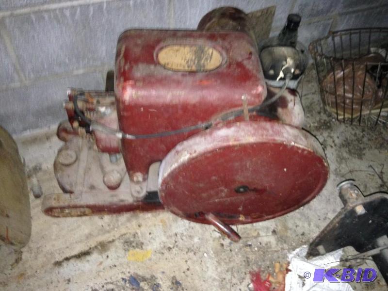 lot 48 image: INTERNATIONAL HARVESTER CO. 12 TO 2 12 HP TYPE LA ENGINE  300-500 RPM PULLEY SPEED.  NOT TESTED.