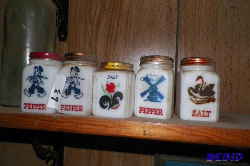 lot 63 image: 5 SALT & PEPPER SHAKERS