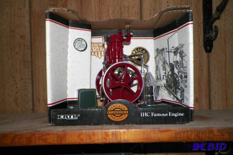 lot 67 image: ERTL IHC FAMOUS ENGINES