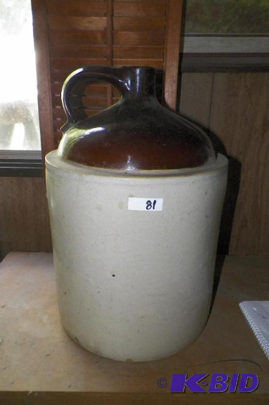 lot 81 image: Nice Crock