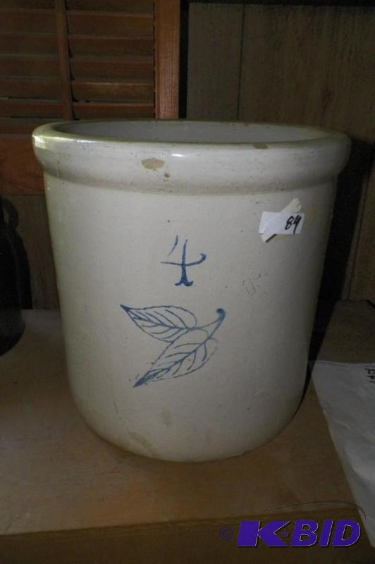 lot 84 image: 4 GALLON BIRCH LEAF CROCK- ONLY A COUPLE SMALL CHIPS ON INSIDE RIM