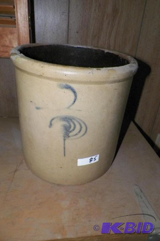 lot 85 image: BEAUTIFUL SALT GLAZE 2 GALLON CROCK