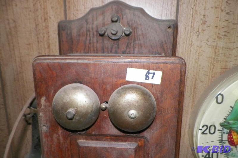 lot 87 image: ANTIQUE PHONE- COMPLETE MONARCH TELEPHONE CO.