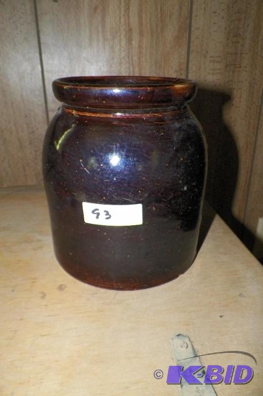 lot 93 image: SMALL STUFF JAR NO CRACKS OR CHIPS