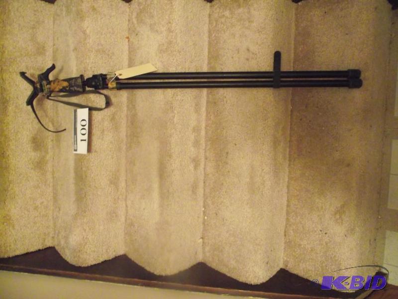 lot 100 image: Primos Trigger Stick bipod...