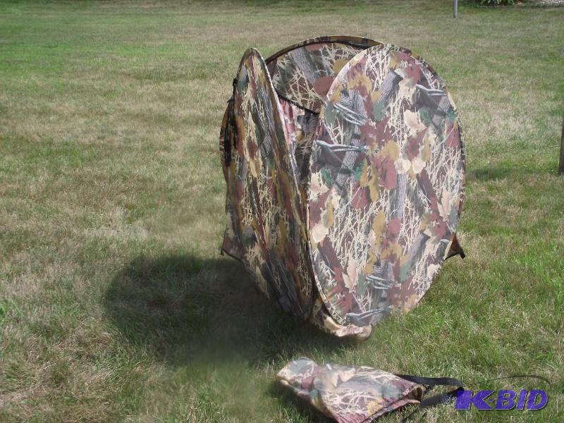 lot 118 image: Trophy House 1 person 3 sided blind with carr...