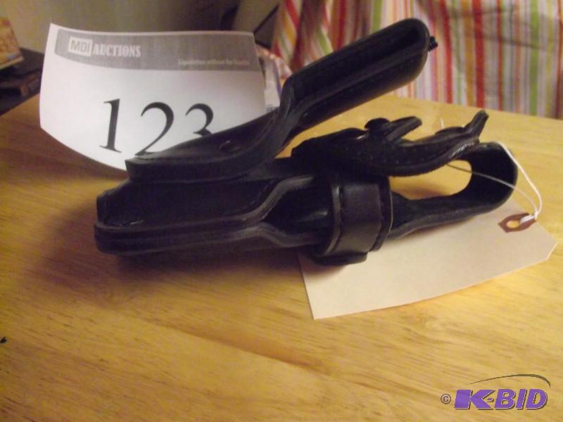 lot 123 image: Safariland holster model 070-40...