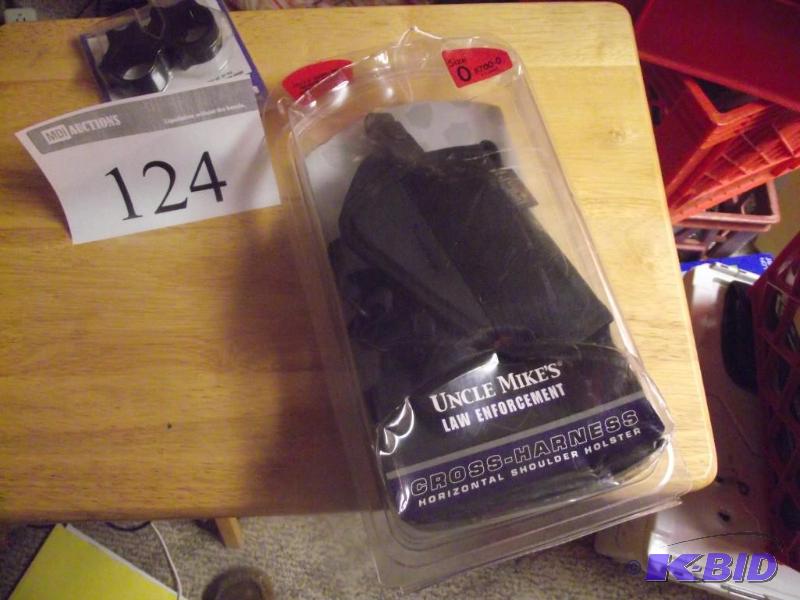 lot 124 image: Uncle Mikes Law Enforcement Cross Harness sho...