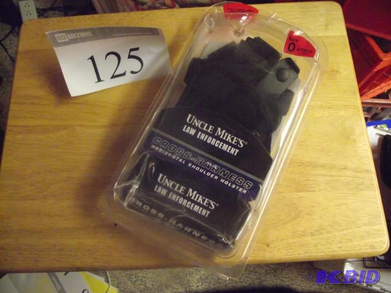 lot 125 image: Uncle Mikes Law Enforcement Cross Harness sho...