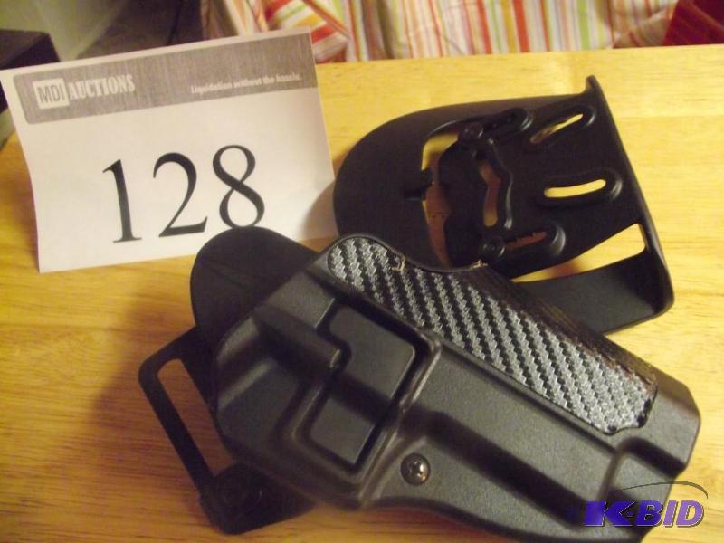 lot 128 image: Blackhawk Sedpa level 2 Holster for Sig 2202...