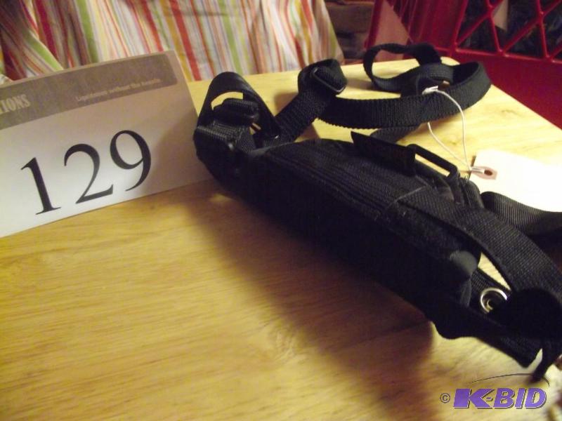 lot 129 image: Uncle Mikes Sidekick shoulder holster size 10...