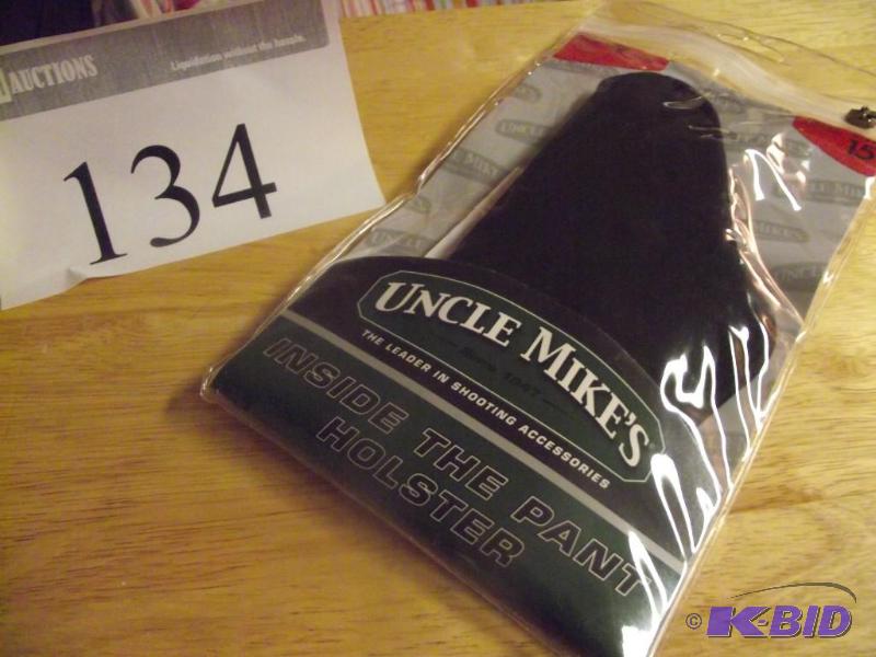 lot 134 image: Uncle Mikes inside the pant holster model 891...