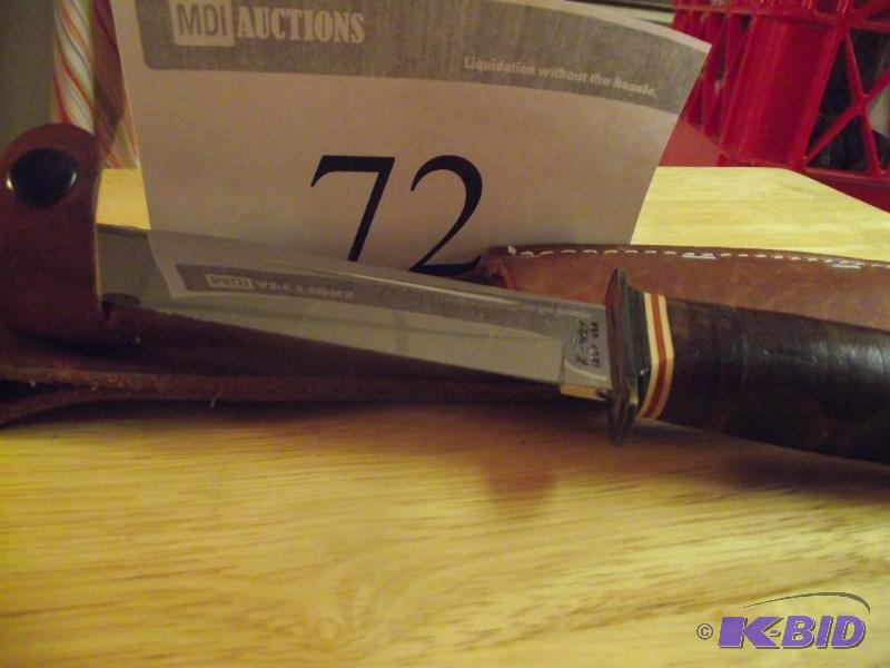 lot 72 image: Ka-Bar 1207 hunting version of their combat k...