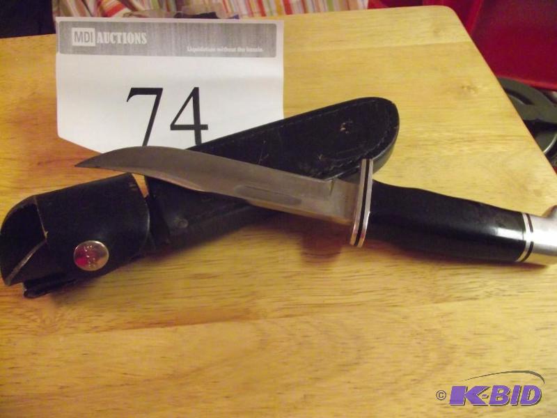 lot 74 image: Buck 119 knife...