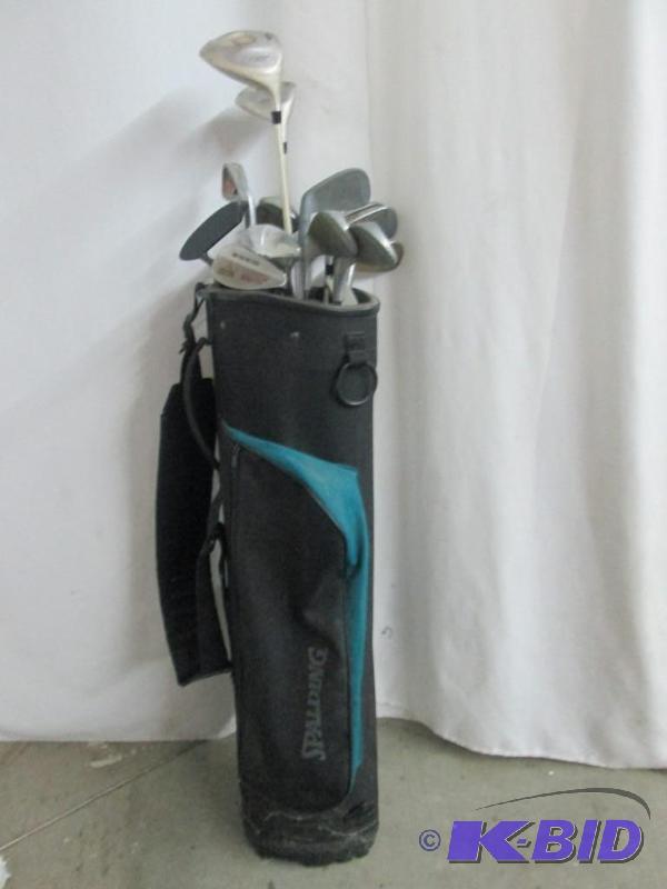 lot 25 image: Spalding Golf Club Set and Bag