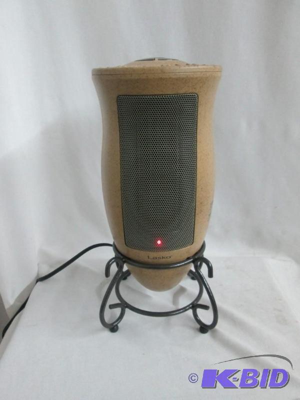 lot 32 image: Lasko Designer Series Oscillating Heater