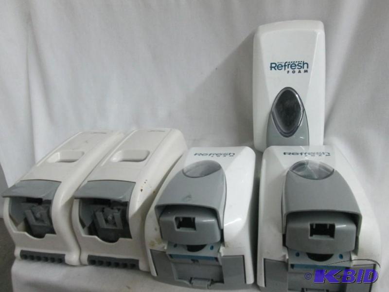 lot 43 image: 5 Soap Dispensers - White