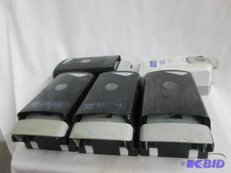 lot 44 image: 5 Hand Sanitizer Dispensers