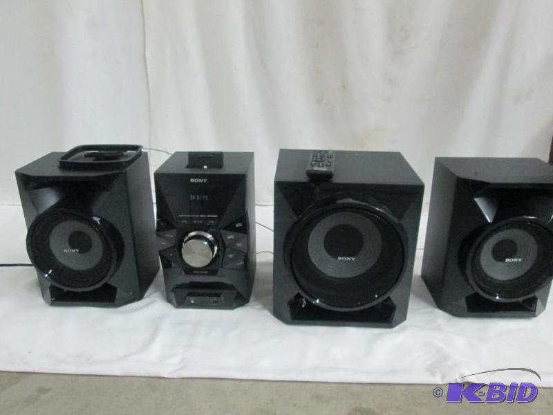 lot 7 image: Sony 700-Watt iPodiPhone Sound System