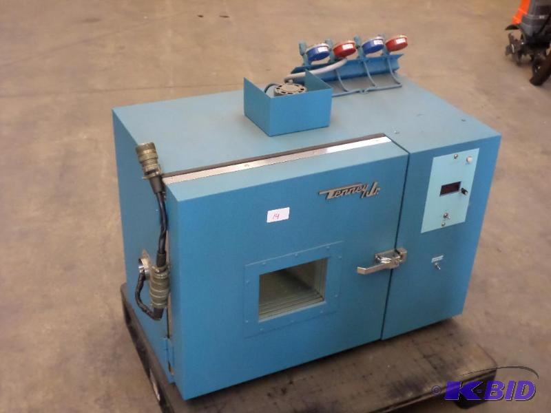 lot 14 image: Tenney Jr. 115 Volt Pressurized Lighted -80 D...