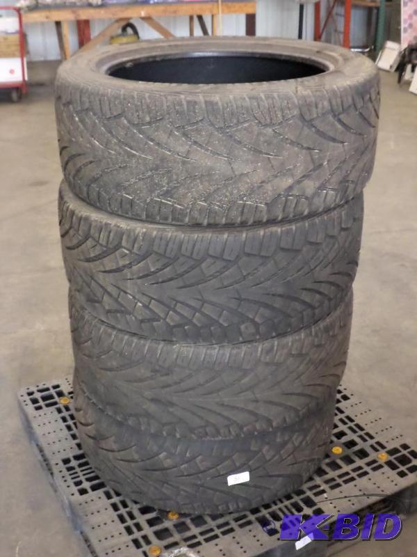 lot 31 image: (4) Used General Grabber UHP 3054522 Tires...