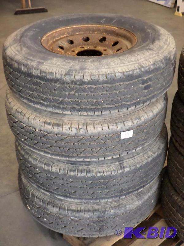 lot 34 image: (4) 8-Lug Steel Wheels With Firestone Steelte...