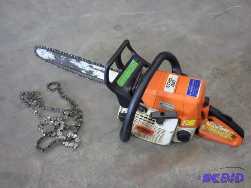 lot 43 image: Stihl 021 Chainsaw With Extra Chain...