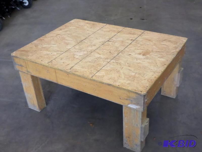 lot 44 image: 24&quotx36&quotx48" Wooden Shop Table...