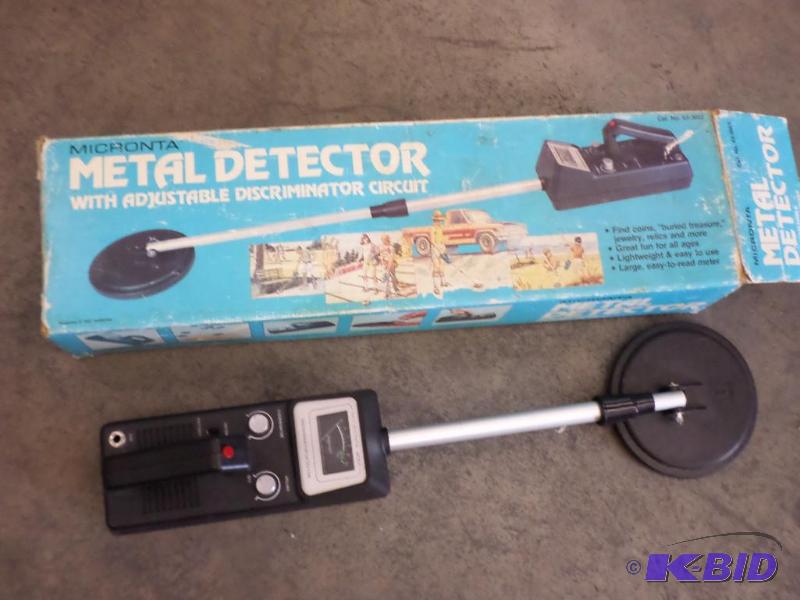 lot 56 image: Micronta Metal Detector...