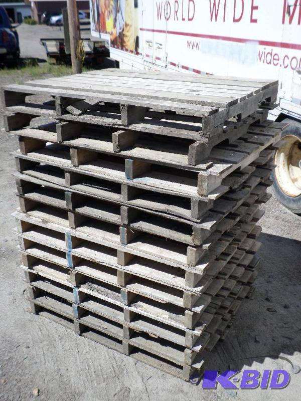 lot 8 image: (12) 40&quotx48" Wood Pallets...