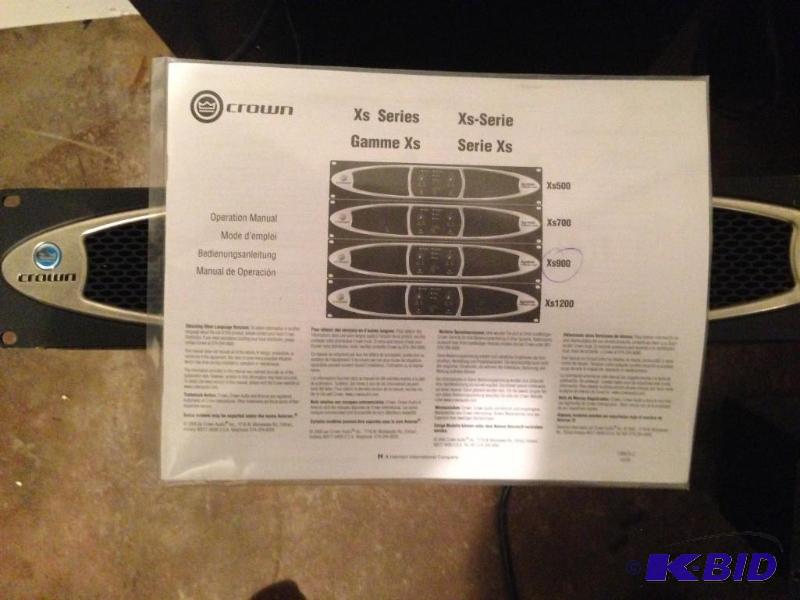 lot 10 image: Crown Xs900 Power Amp With Manual 2 cords...