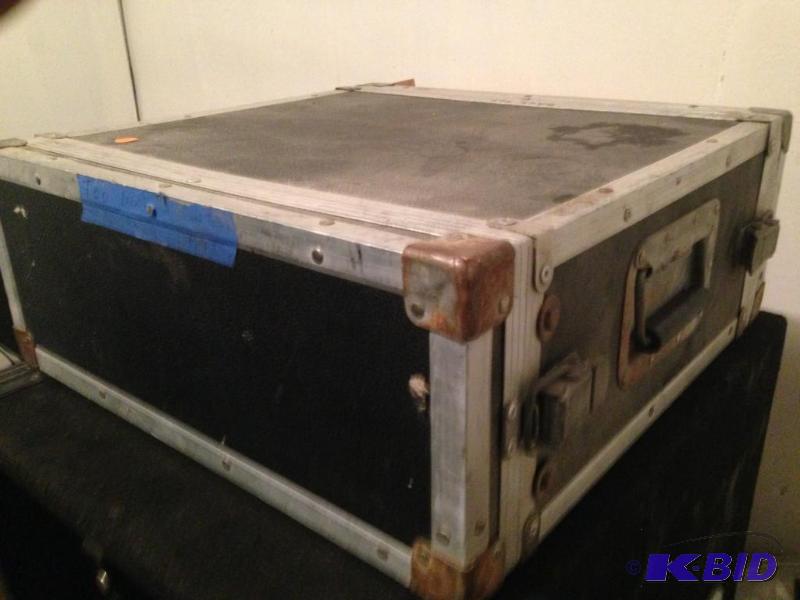 lot 3 image: Soundtech Electric Crossover 2 Amps in case E...