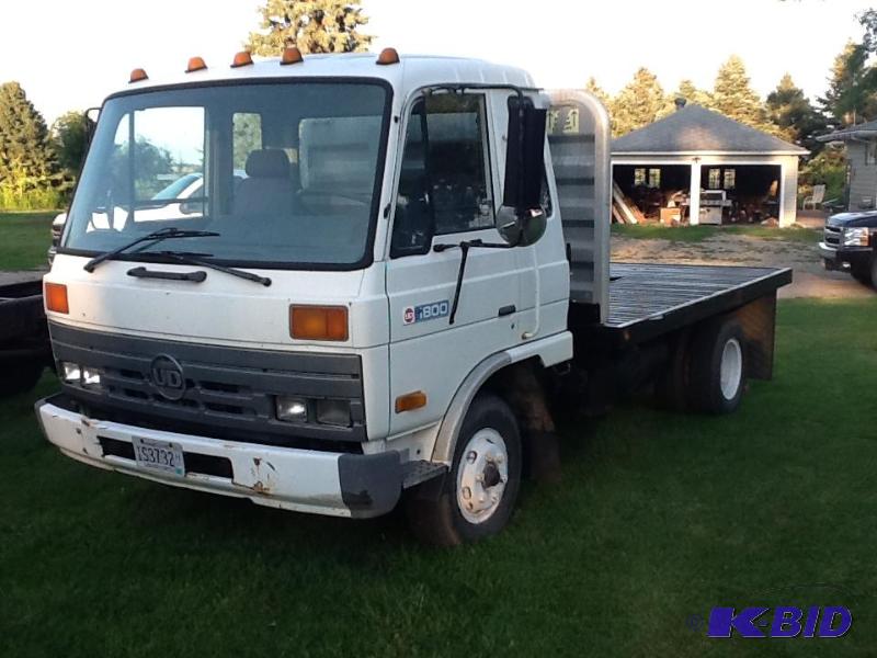 lot 2 image: 1994 UD 1800 Truck