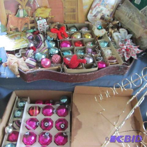 lot 104 image: Vintage Christmas