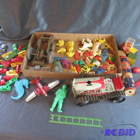 lot 11 image: Vintage Toys