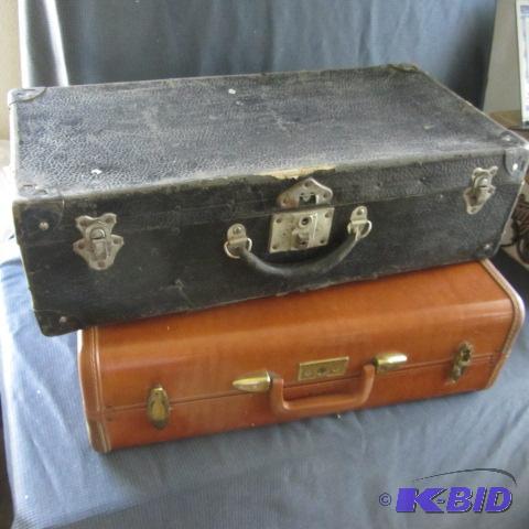 lot 112 image: Samsonite Suitcase
