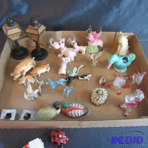 lot 12 image: Knick Knacks