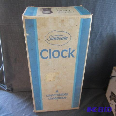 lot 141 image: Sunbeam Clock