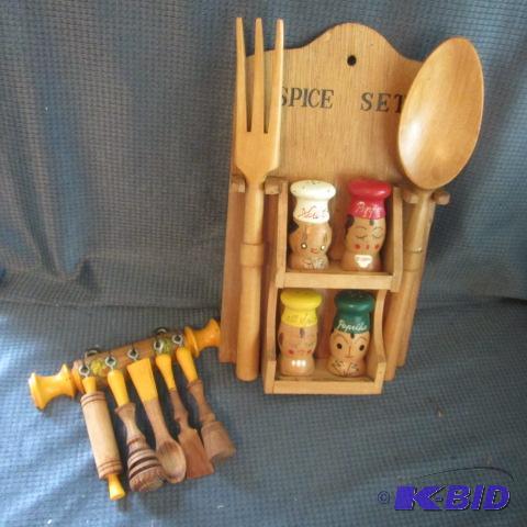 lot 143 image: Vintage Spice Set