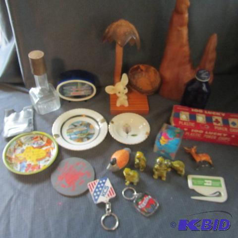 lot 158 image: Knick Knacks