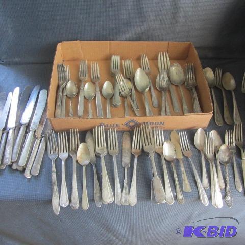lot 160 image: Tableware
