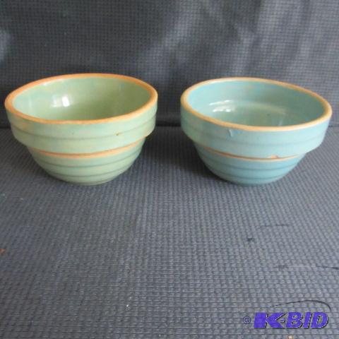 lot 17 image: Stoneware Bowls