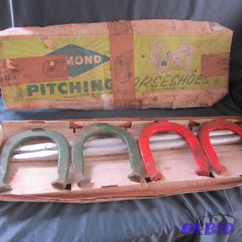 lot 173 image: Diamond Horse Shoes