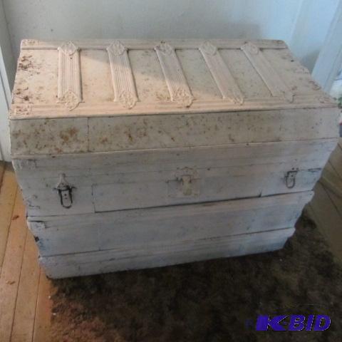 lot 178 image: Wood Strap Trunks