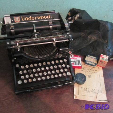 lot 181 image: Underwood Typewriter