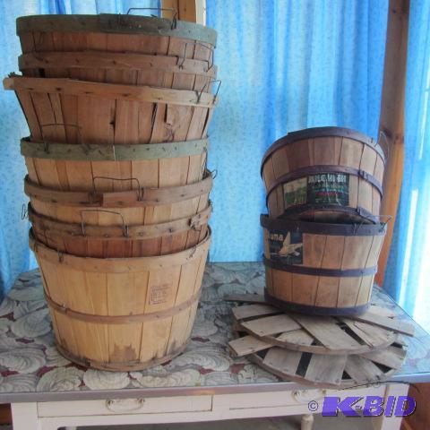 lot 204 image: Bushel Fruit Baskets