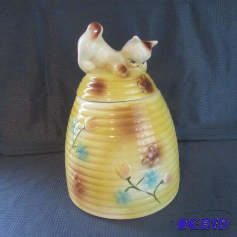 lot 206 image: Beehive Cookie Jar, Kitty