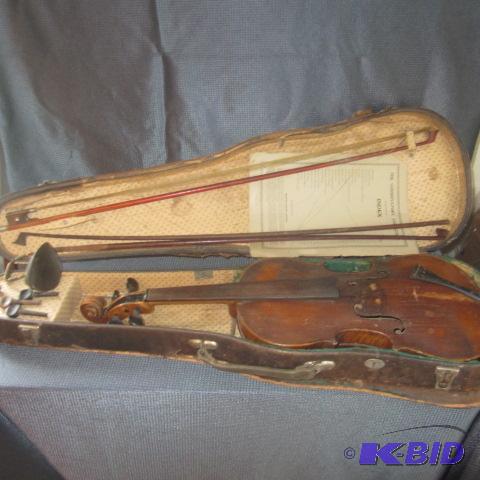 lot 207 image: Antique Violin